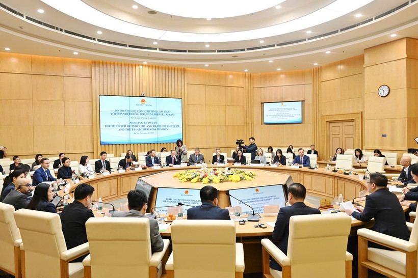 Vietnam, E.U. seek to expand cooperation in trade, investment